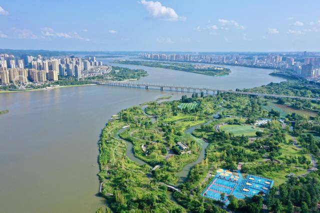 2025/2026四川省城市足球联赛5场比赛同日开赛,各地“文旅盛宴”热闹开摆