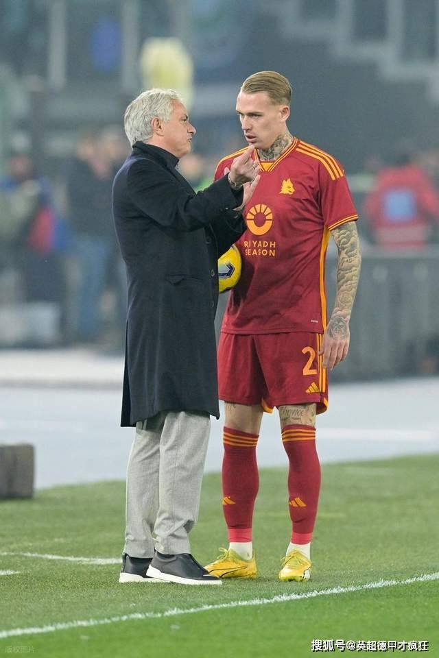 欧联杯罗马二人罚三次点球不进！条条大路通罗马，主场球门该拆了