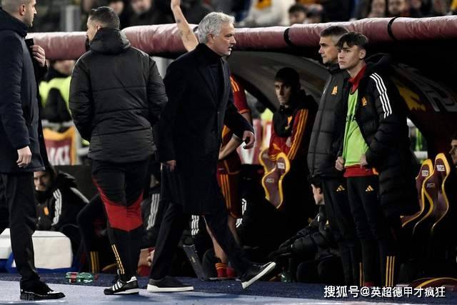 欧联杯罗马二人罚三次点球不进！条条大路通罗马，主场球门该拆了