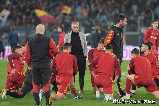 欧联杯罗马二人罚三次点球不进！条条大路通罗马，主场球门该拆了