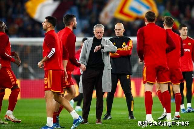 欧联杯罗马二人罚三次点球不进！条条大路通罗马，主场球门该拆了