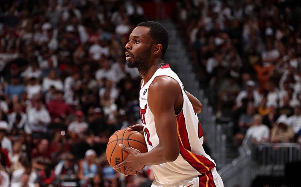 虎扑-迈阿密热火锋线球星赞扬团队精神，感叹长时间分离家人之苦