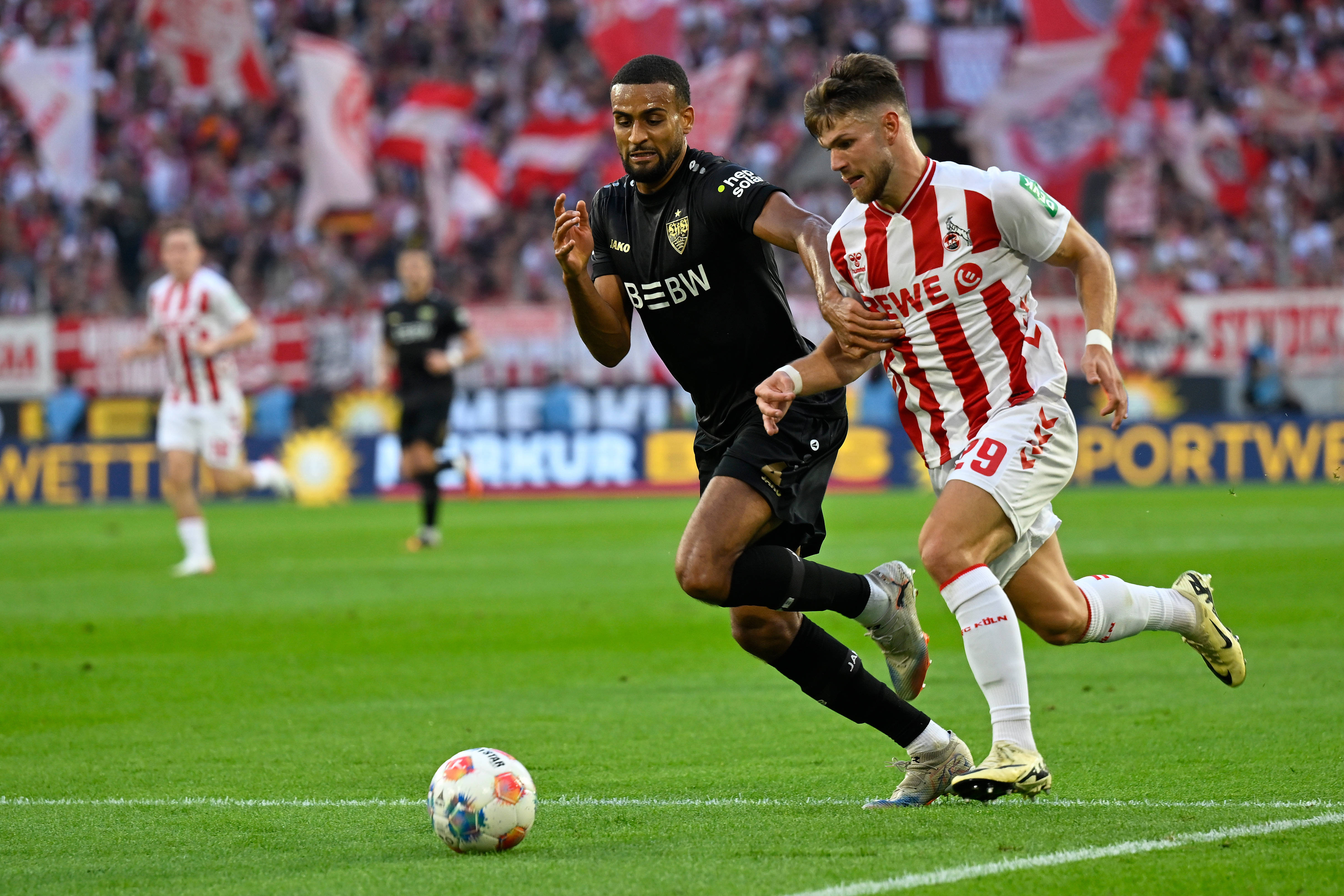 （体育）足球——德甲：斯图加特胜科隆