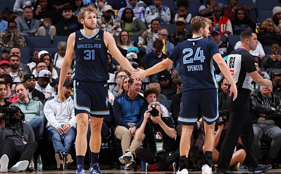 虎扑网址-底特律活塞胜孟菲斯灰熊，卡姆-斯潘塞表现抢眼