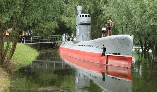 M-261型潜艇，A615项目（苏联）纪念碑，位于俄罗斯克拉斯诺达尔