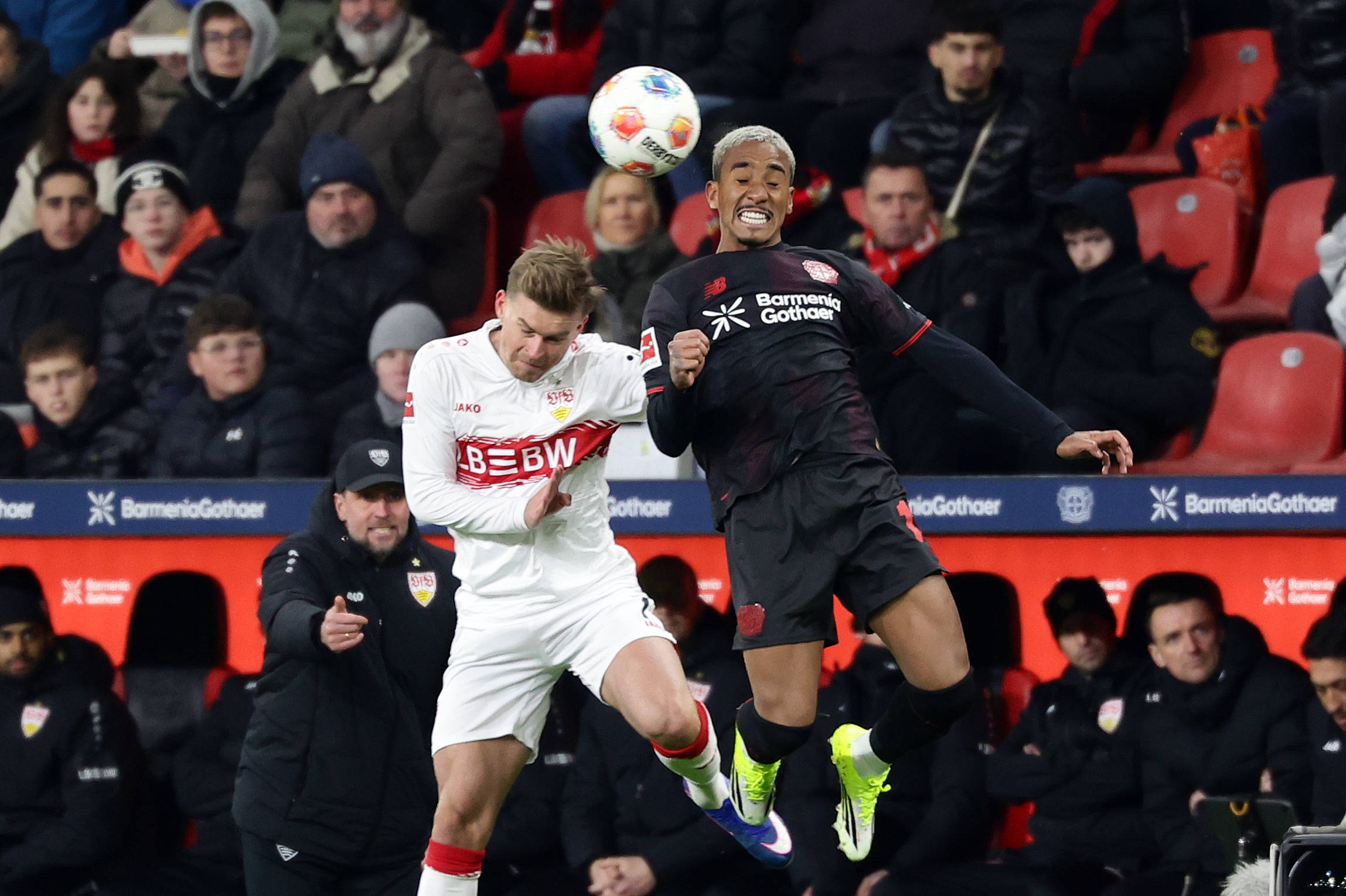 （体育）足球——德甲：斯图加特胜勒沃库森